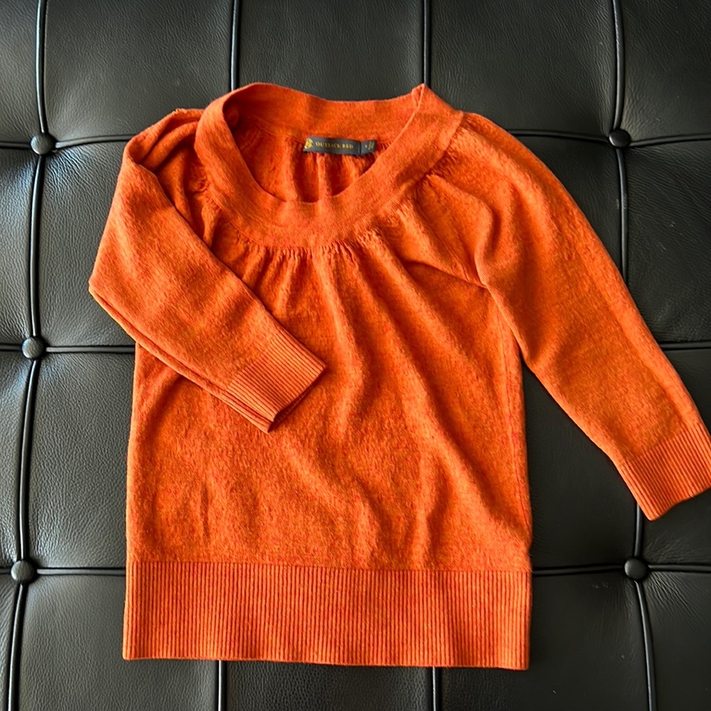 Quarter sleeve sweater